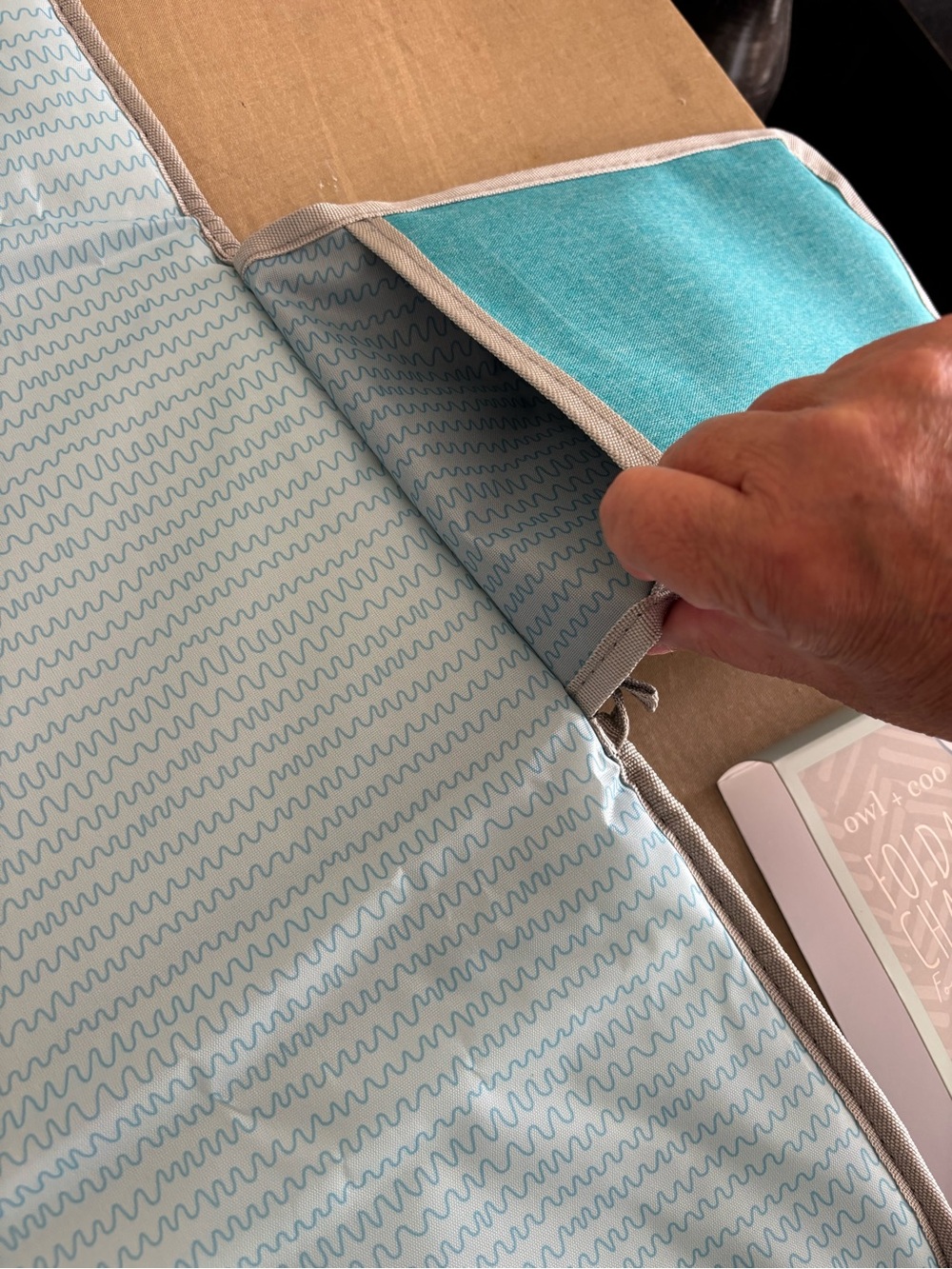 New - Teal Foldable Baby Changing Mat with Carry Handle - Picture 4 of 9